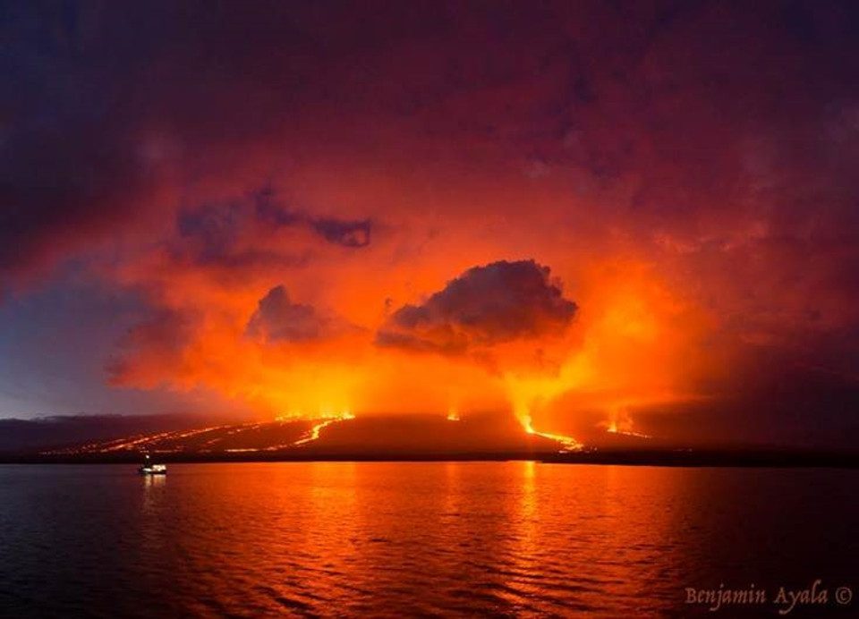 Erupción del volcán de las Islas Galápagos