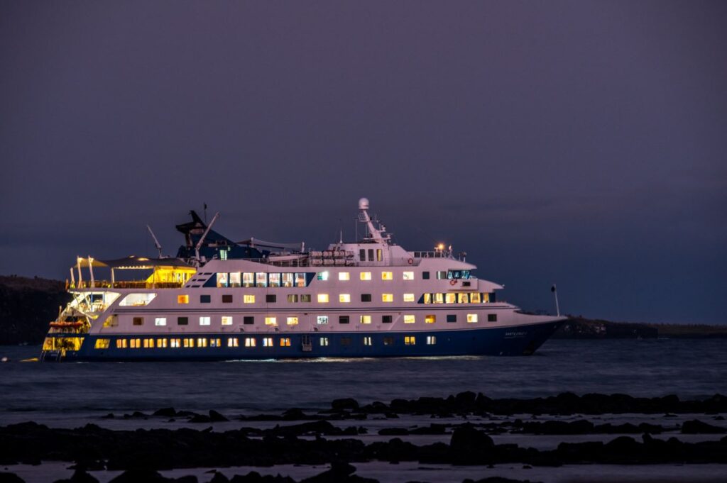 Crucero Santa Cruz Vista Nocturna