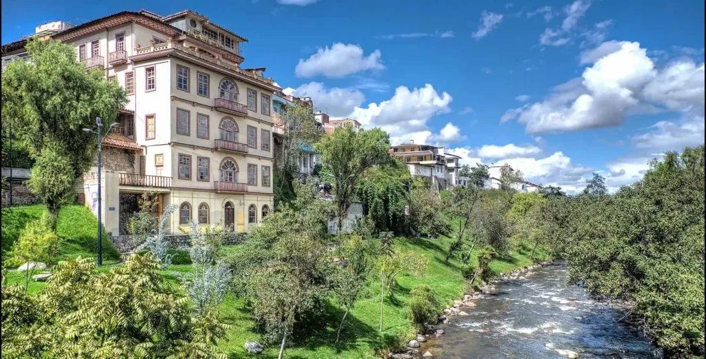 Colonial houses along the Tomebamba River in El Barranco, Cuenca