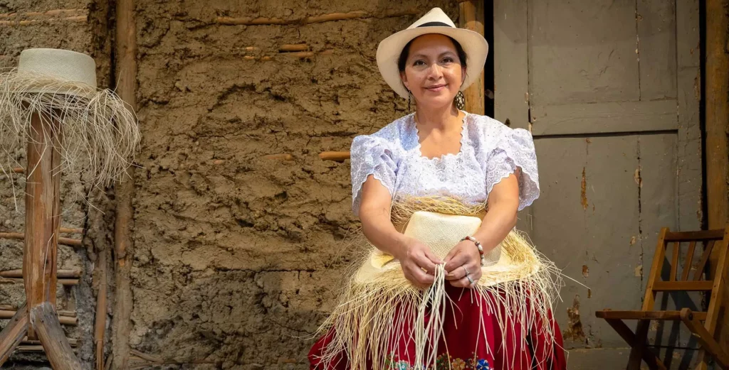 Artisan weaving a toquilla straw Panama hat at Homero Ortega in Cuenca