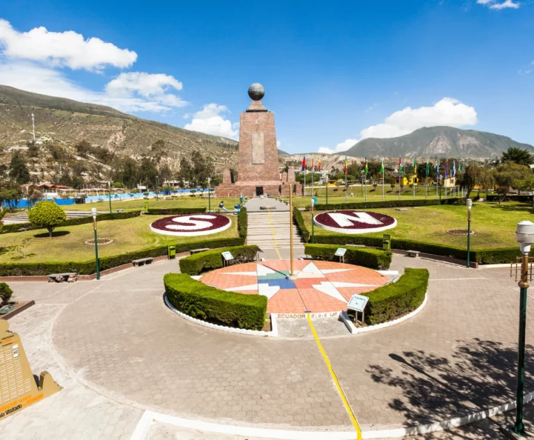 Monumento Mitad Del Mundo Quito