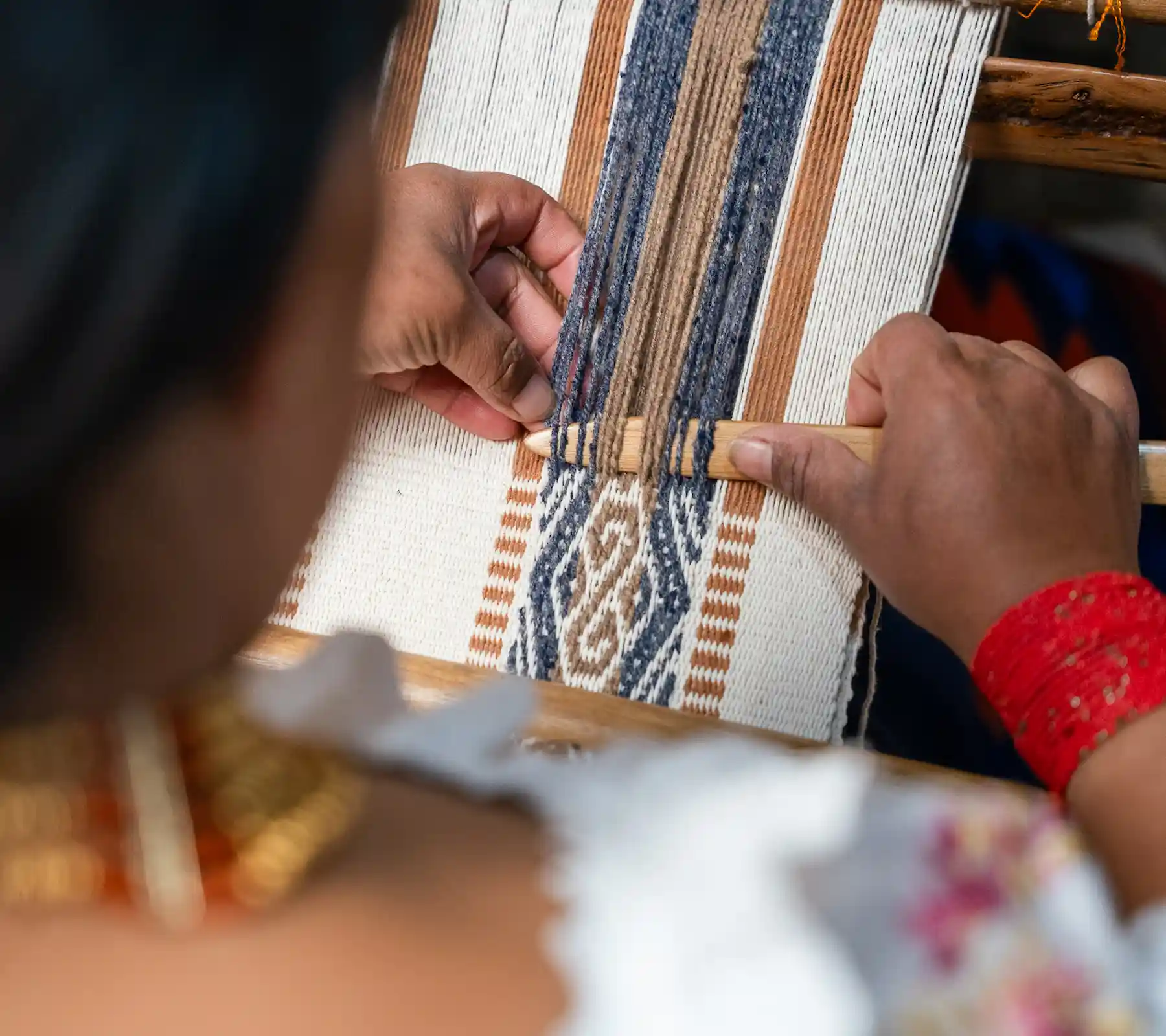 Mujer Elaborando Textiles Mujer Elaborando Textiles