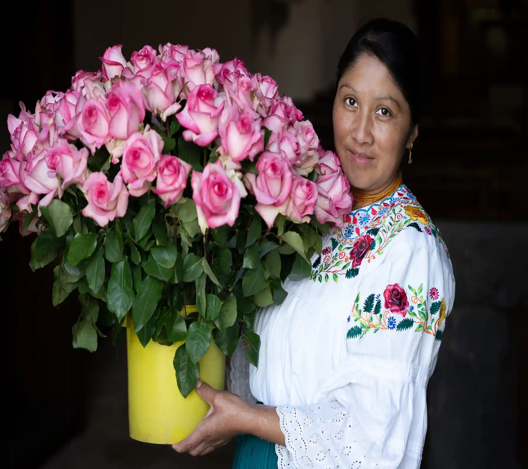 Mujer con Flores Mujer con Flores