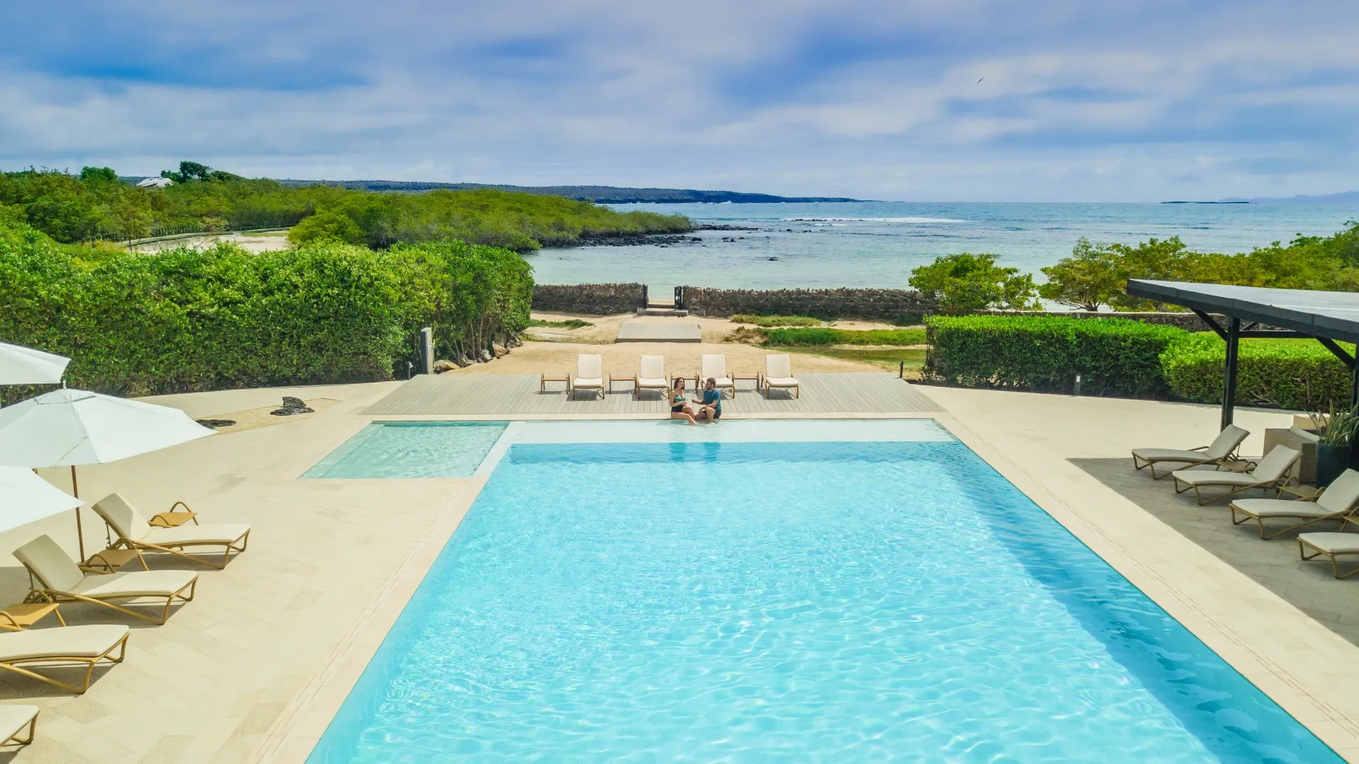 Galapagos Deals: Pool Finch Bay Spaces