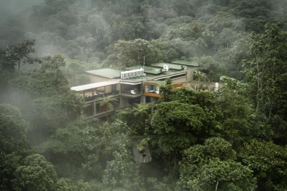 Mashpi Lodge y tour por las Islas Galápagos — Alojamiento de lujo en el bosque nuboso de Ecuador Mashpi Lodge y tour por las Islas Galápagos — Alojamiento de lujo en el bosque nuboso de Ecuador