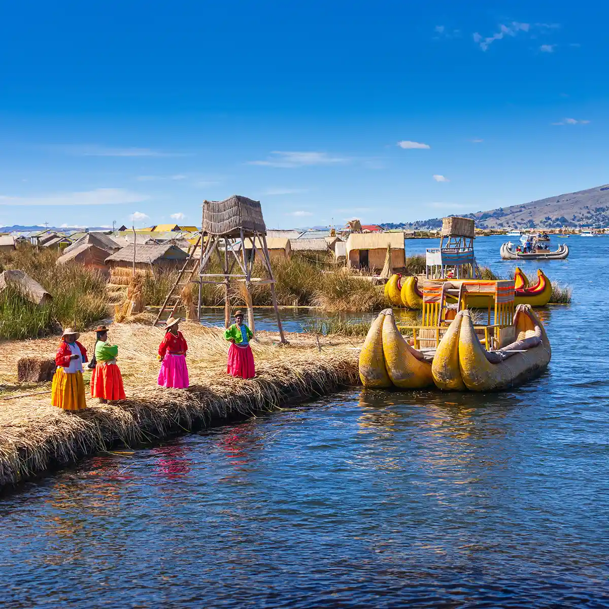 Islas Flotantes de los Uros en el lago Titicaca en Puno Perú