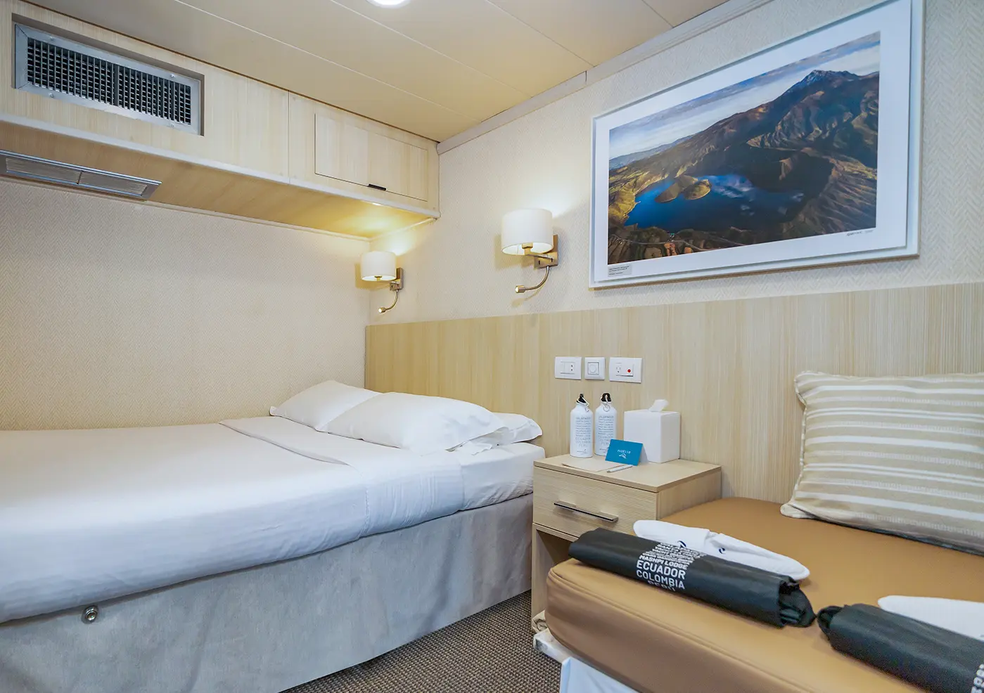 Classic Family Cabin Aboard Yacht Isabela Ii With Double Bed And Additional Bunk Classic Family Cabin Aboard Yacht Isabela Ii With Double Bed And Additional Bunk